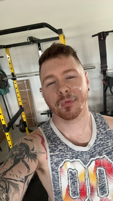Took a break from my workout to get my throat worked out 🤭💦 https://t.co/AvVBn8MRsu
