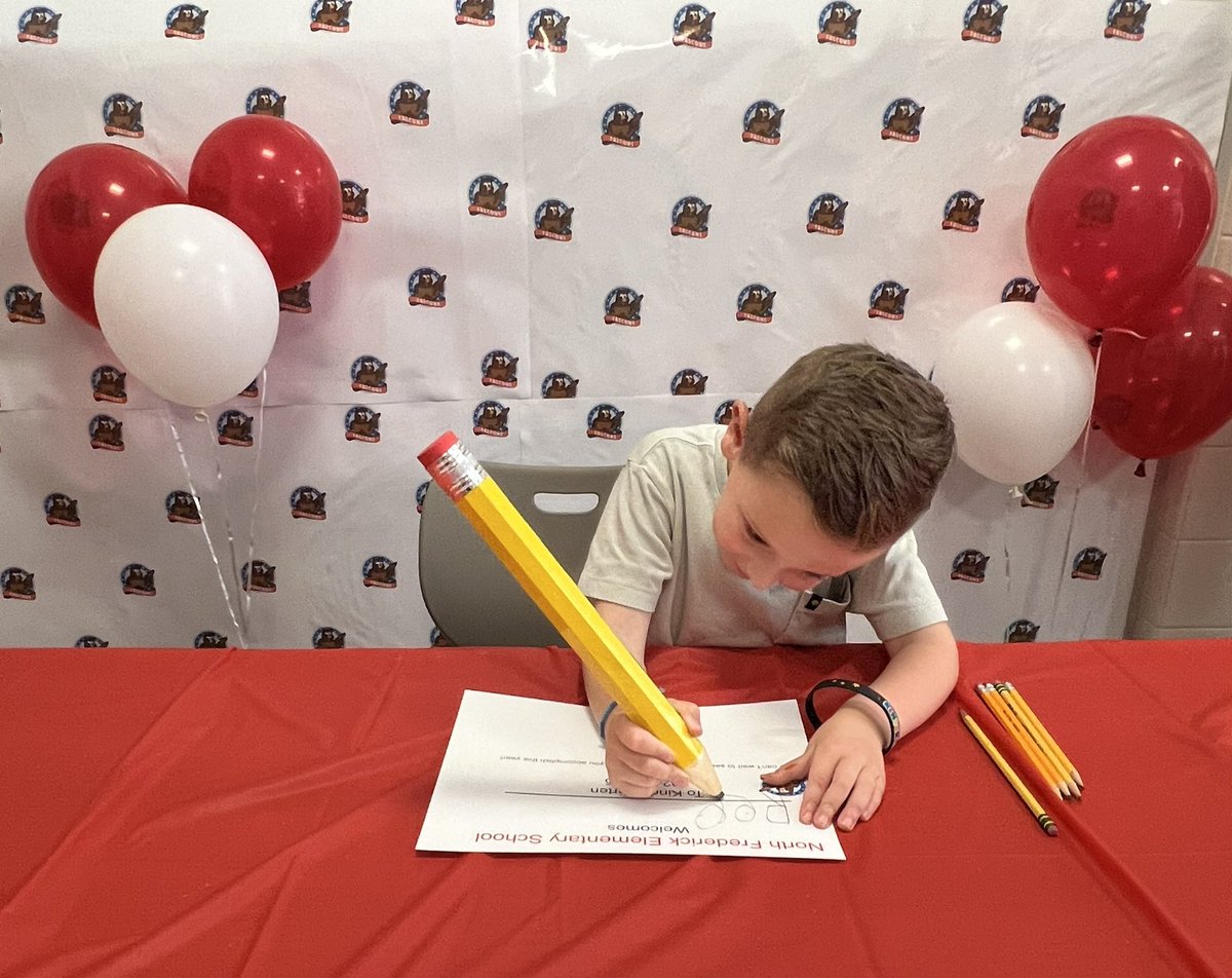 FCPS_Poquette's tweet photo. NFES Kindergarten Signing Day!  We loved meeting our newest Falcons! https://t.co/2AagXGwMx2