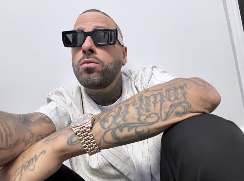 NickyJamPR's tweet photo. Como va la semana? https://t.co/qmeXIvBgep