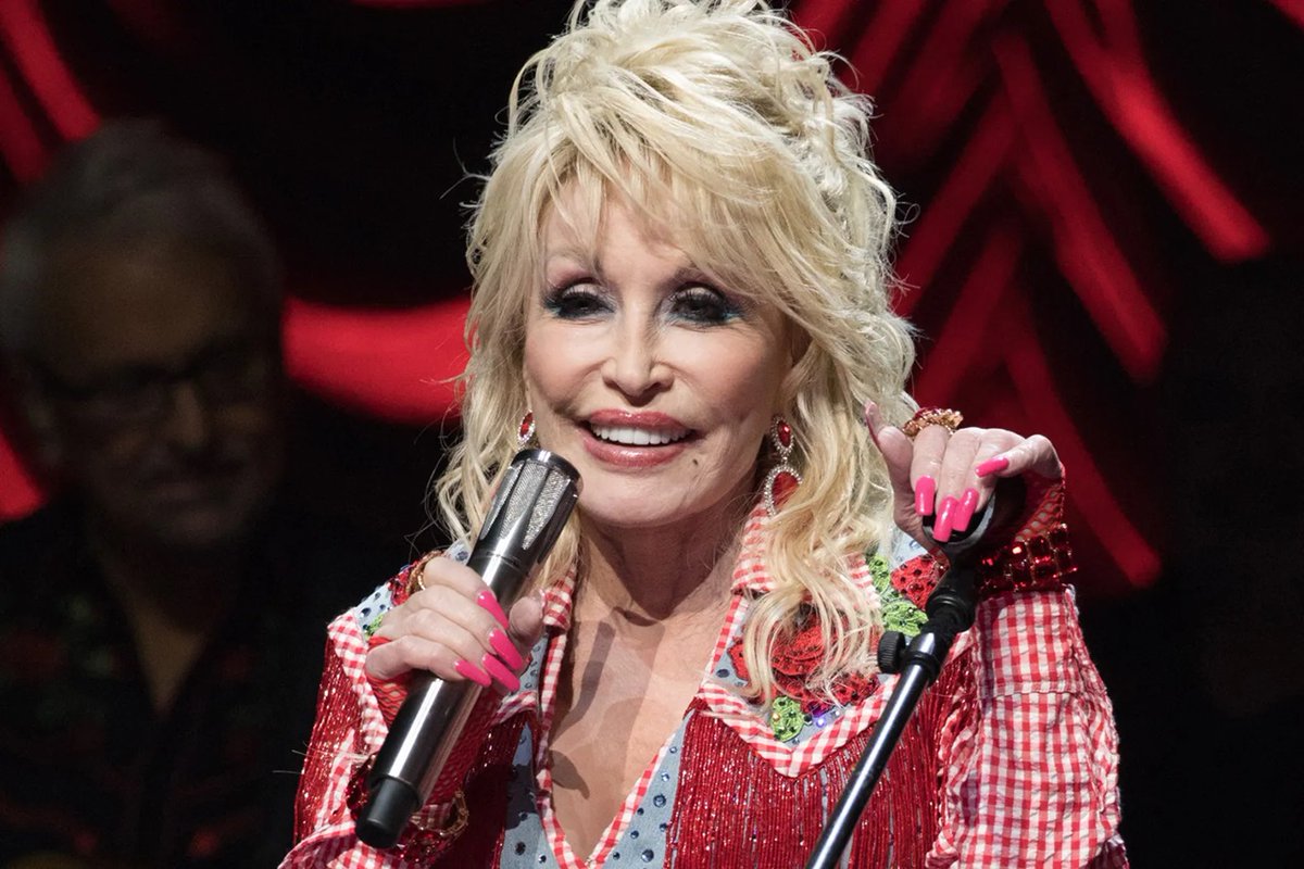 L’héritage familial de Dolly Parton sera au centre de son prochain projet musical et visuel, Dolly Parton & Family : Smoky Mountain DNA – Family, Faith & Fables : rollingstone.fr/dolly-parton-a… Sortie prévue le 15 novembre. #dollyparton