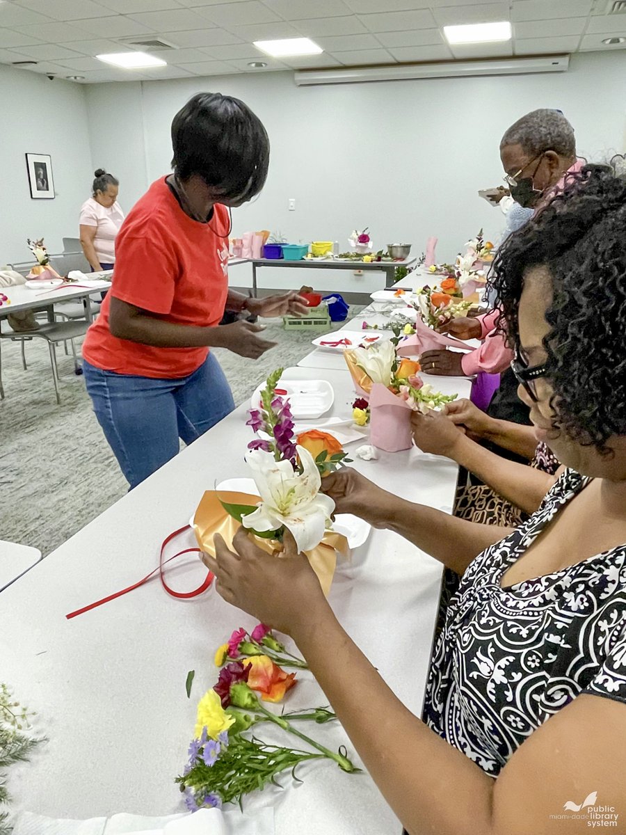 Floral fun at North Central Branch Library! 🌸 🌼 🏵️

From selecting and cutting fresh flowers to arranging them, these budding florists learned great tips for creating beautiful arrangements to brighten their home.