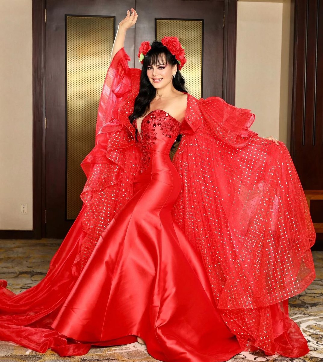 NubiaArizaga's tweet photo. *Maribel Guardia* a sus 65//Los que nos duele la rodilla siendo menores que ella. https://t.co/RGp7GmHndn