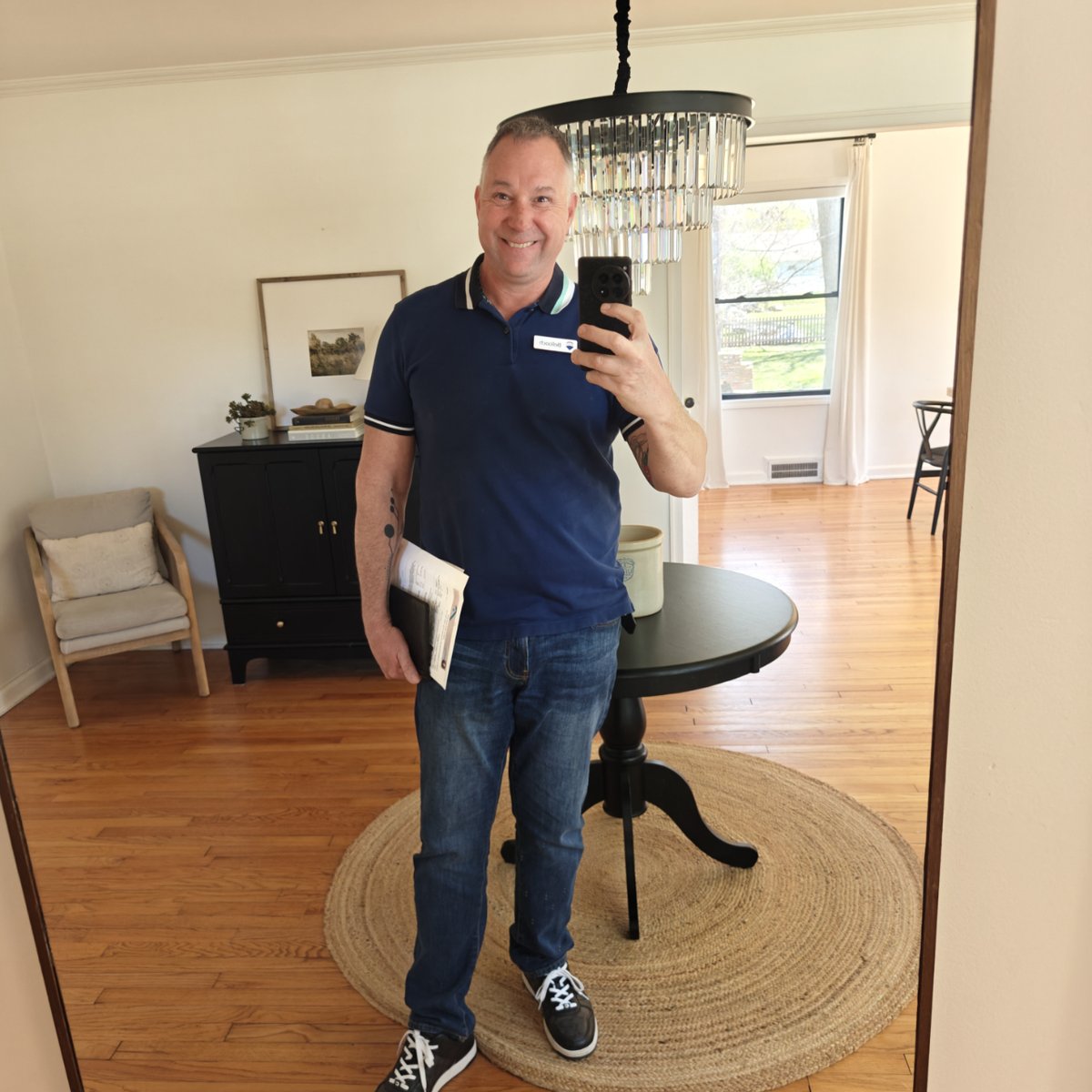 Took a mirror selfie earlier before diving into real estate things! 🏡💼 Do you need a realtor? Send me a message now! Visit bellooch.com for more!
#RealEstateLife 
#MirrorSelfie 
#ReadyToWork 
#DreamHomeHunter 
#belloochrealtor 
#ConfidenceIsKey