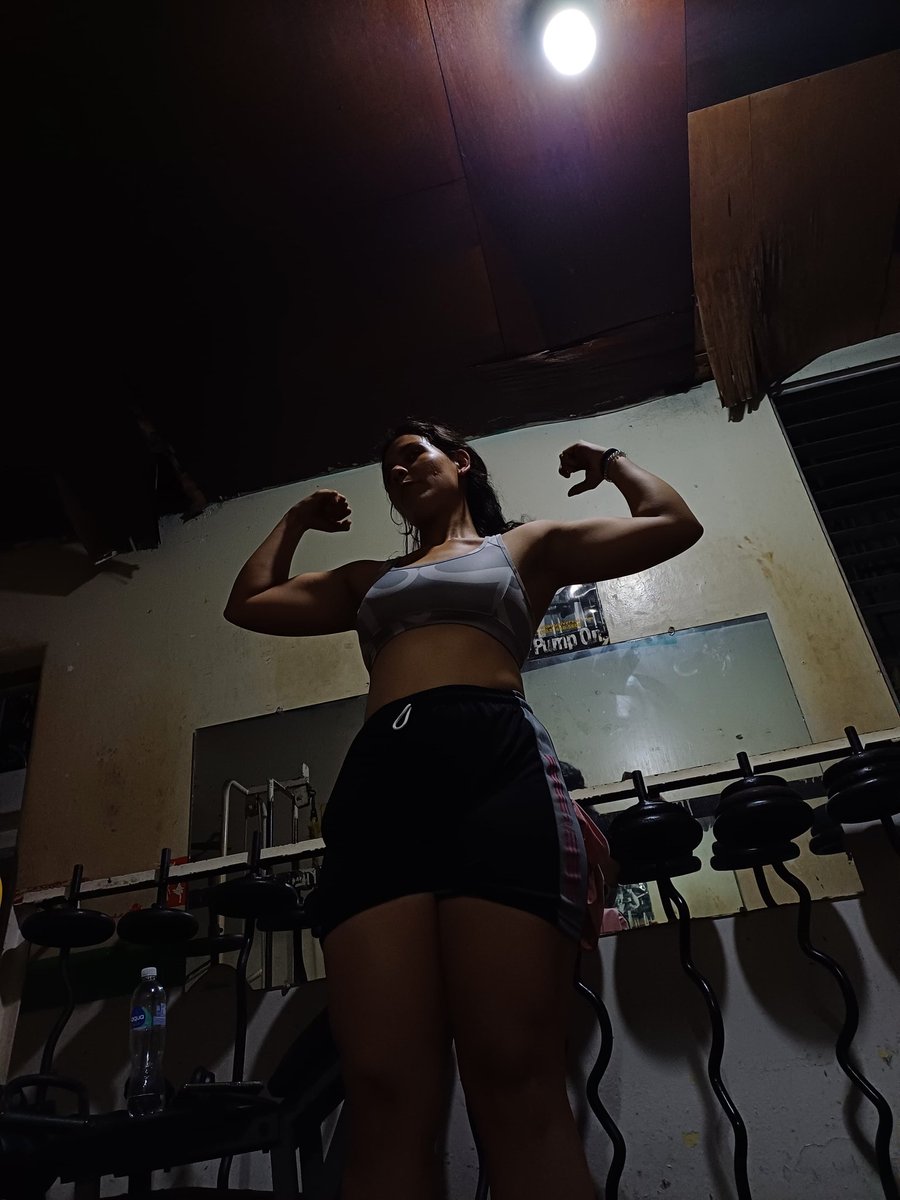 OnlyAliens's tweet image. Por acá también pues🖤