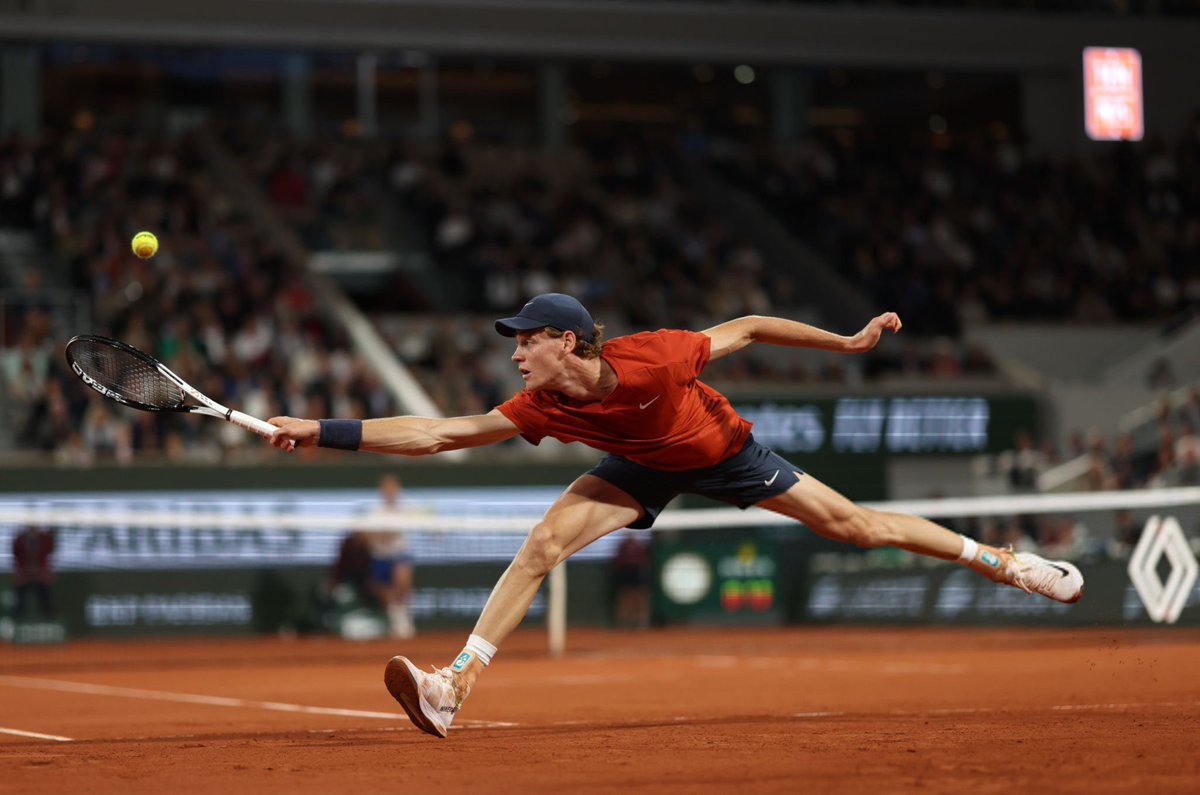 “Sinner è fatto di gomma” 

MIGLIOR FRASE MAI SENTITA
.
.
.
#Sinner #sinneristi #JannikSinner #Jannik #RolandGarros #rolandgarros #ROLANDGARROS