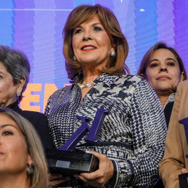 luciadegfer's tweet photo. Gracias a Revista Ekos por este reconocimiento como CEO del Grupo Degfer. Las mujeres logramos lo que nos proponemos y las Manabitas, aún más! #RevistaEkos #VioletaSummit2024