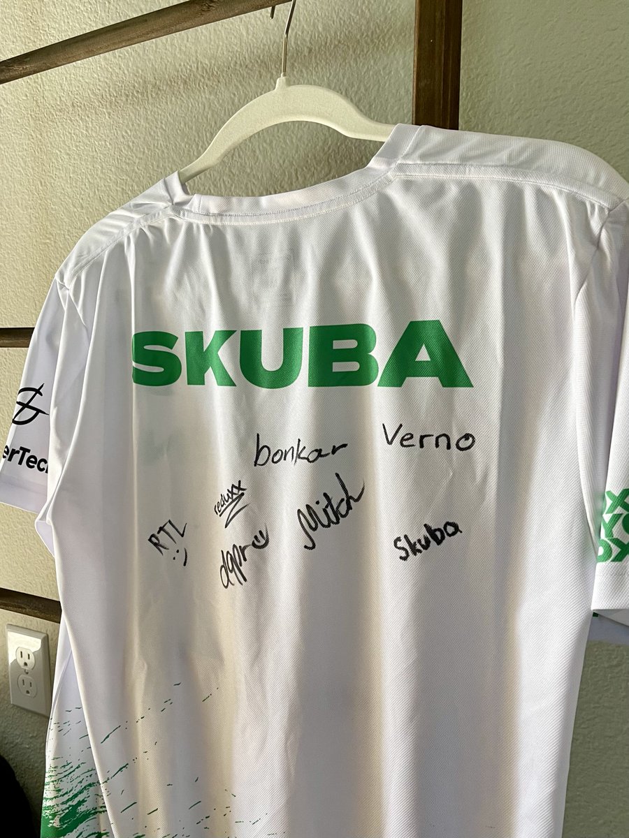 Celebrating our first win of the split by giving away a signed @skubacs jersey! 

Requirements to enter: 
- Follow @OXG_Valorant
- Like & Retweet this post 
- Tag 1 friend   

Winner will be chosen on June 6th.

#EmbraceTheElements