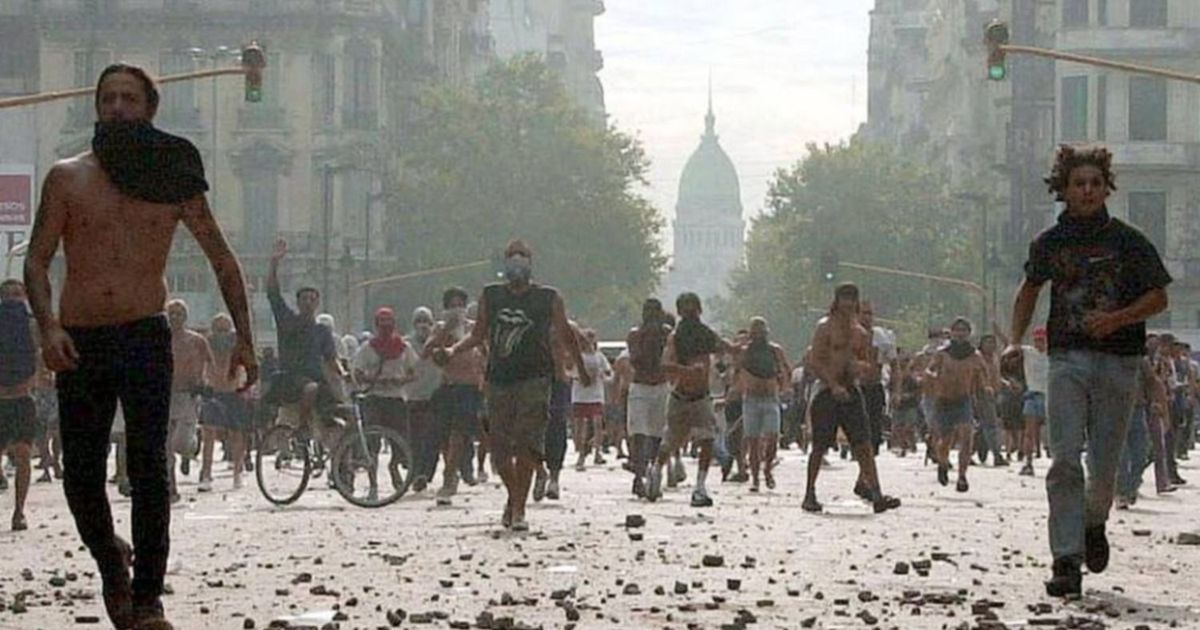 Gente decidiendo no morirse de hambre (2001)