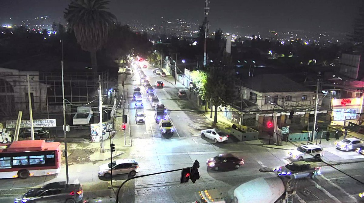 TTISantiago's tweet photo. Actualización (18:52). Se habilita la pista de ingreso hacia José Arrieta al oriente desde A. Vespucio al norte, tras término de trabajos de #AVO2. Flujo restablecido hacia este punto. #Peñalolén https://t.co/g9ZWMZiQf3