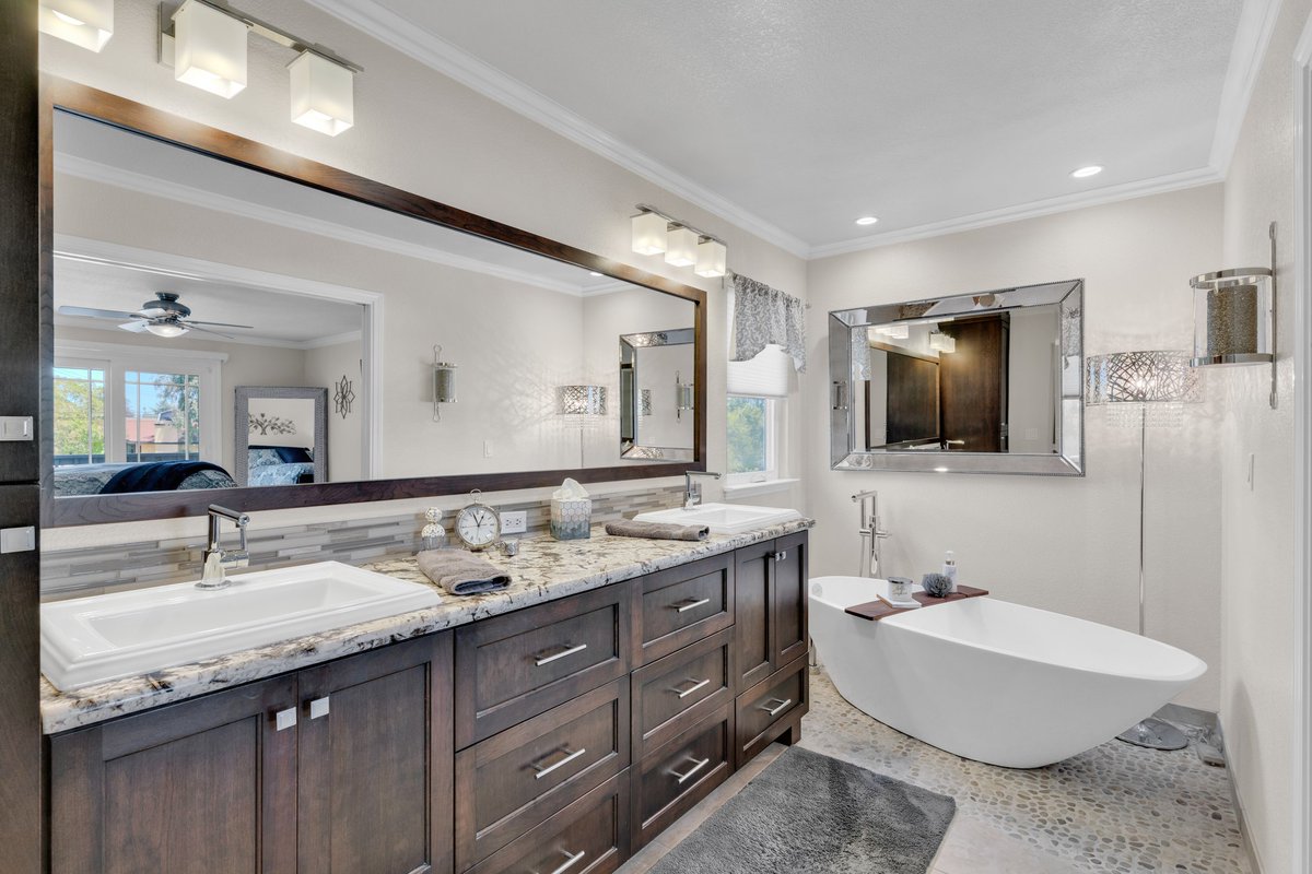 JasonCaskie's tweet photo. New Listing in San Ramon! | 15 Boca Raton Court | $1,899,000!
4Beds | 3.5 Baths | 2,739 sqft (approx.) | 9,000 sqft lot
OPEN HOUSE 6/1 & 6/2
Welcome home! This home & property is one of a kind. Great court location adjacent to San Ramon Golf Club.
Updated throughout. One bedroom & full bathroom downstairs.
Permitted addition includes an additional downstairs living area w/fireplace, gorgeous bar & bathroom. There are 2 downstairs living areas plus dining/living room.
Amazing primary suite as well. Primary bath is a private spa with huge steam shower, stand-alone soaking tub, gorgeous dual sink vanity, huge walk-in closet w/custom cabinetry, high ceilings & recessed lighting.
Open kitchen/living area concept. Beautiful kitchen w/granite countertops, custom cabinetry & bay window looking out to backyard.
There are 3 sets of sliding glass doors out to backyard: 1 from both living areas plus 1 from dining/living room. Lots of windows and a ton of natural light throughout this great home.
Resort style backyard with pool (pebble tech), spa, built-in BBQ with sit at bar plus putting green. Backyard also has an outdoor shower with exterior access to bathroom.
Updated, well cared for & beyond move-in ready.
OPEN HOUSE 6/1 & 6/2
Do you know someone who may be interested in this home?
Call or Text Jason: (925) 899-0825
Email: Jason@JasonCaskie.com