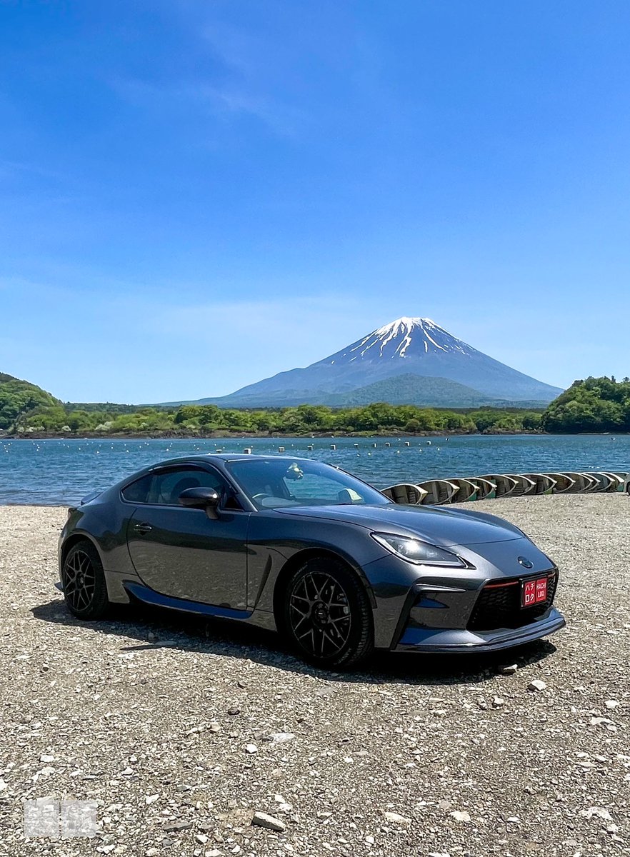 #これを見た人は愛車の背景が山の画像を貼れ