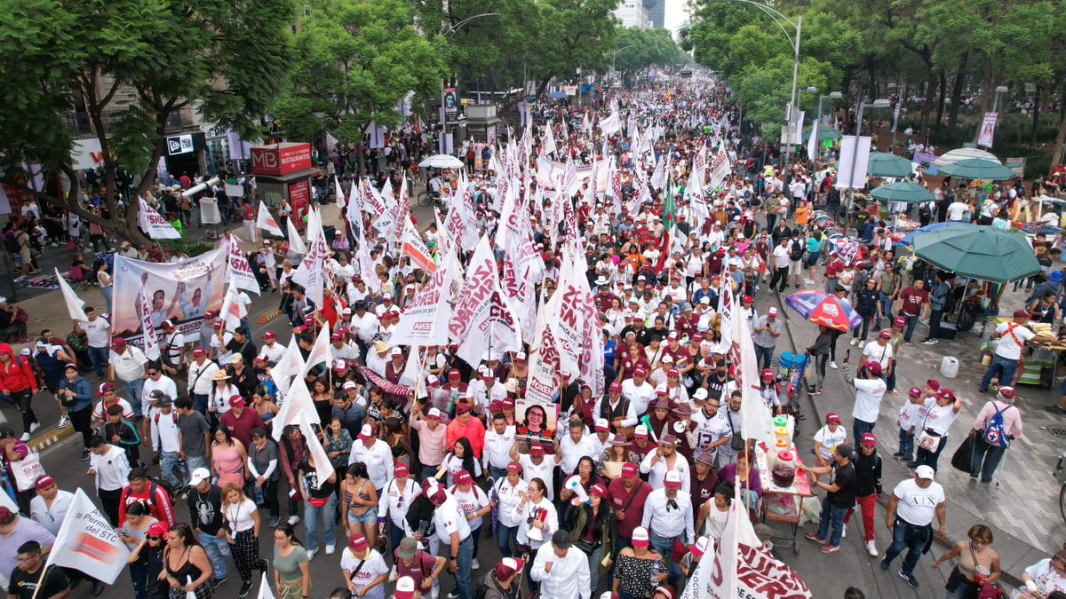 azucenacisneros's tweet photo. ❤️ #Ecatepec presente en el cierre de campaña histórico de la próxima presidenta de México, la Dra. @Claudiashein ¡Este 2 de junio vamos a arrasar!
#ClaudiaPresidenta
#AzucenaPresidenta de Ecatepec
#VotaSoloMorena https://t.co/Yqi9rvVG9d