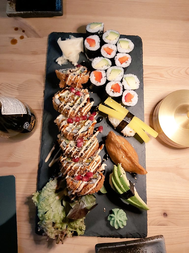 Kaajal_CompSci's tweet image. I absolutely love the vegan/plant-based food options that Hamburg has. I did take some pictures of buildings, but the food is so much prettier.  
#halftermholiday