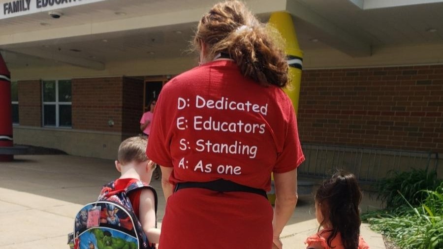 ieanea's tweet image. RED FOR ED! We support D300 Education Support Association (DESA)!!! #RedForEd