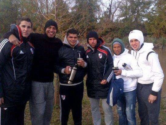 Y Rondon se quejaba de que no le instalaban una TV. Nunca se pudo “adaptar” el muchacho. Habría que mostrarle esta foto a él y al DT. No se necesita tener tantas comodidades para jugar al futbol.