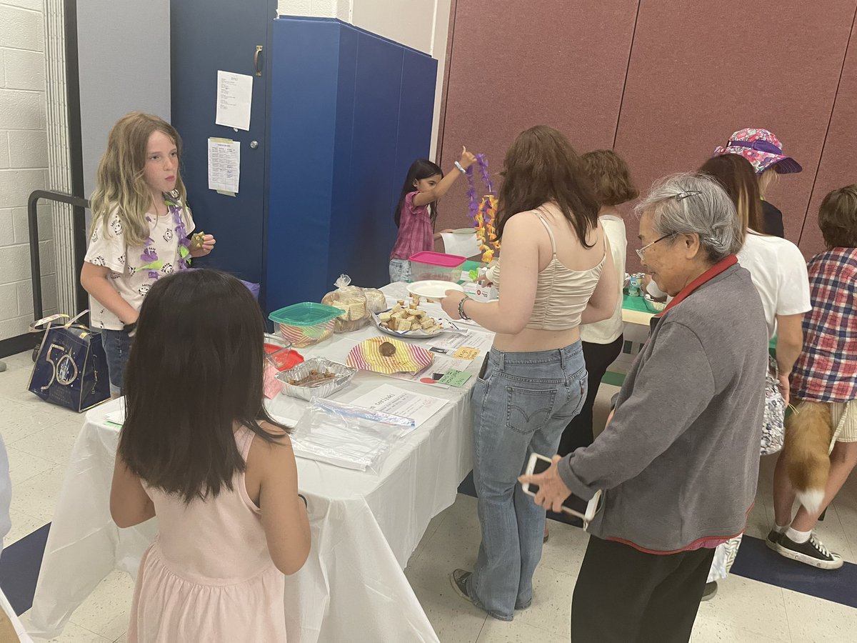 Warmed my heart to engage with students and families, and view student work while participating in the @HornetNews <a href="/k12albemarle/">AlbemarleCountySchls</a> <a href="/EngageACPS/">ACPS Office for School & Community Engagement</a> “Dream Street” Gallery Walk!!!