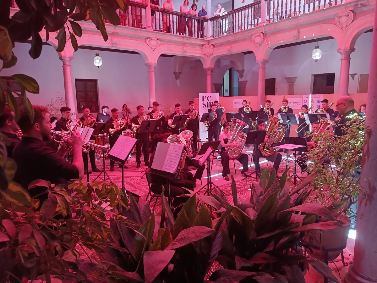 RCSM VictoriaEugenia tweet media