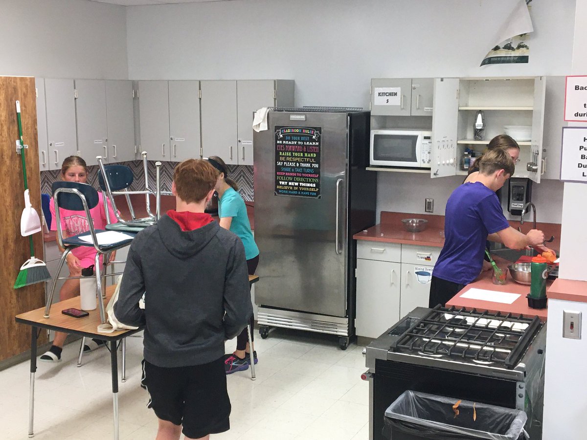 Day 2 of Camp included tasty treats that fuel our bodies. Our runners did a great job of communicating, working together, &amp; cleaning their plates (even the egg bites with mushrooms).  <a href="/BellevueEastXC/">Bellevue East XC</a>