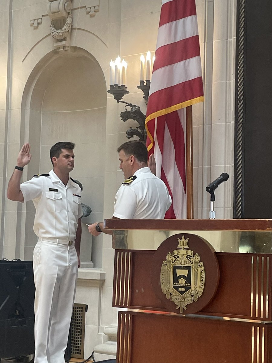 Ensign to LTJG! Congrats to Lt. (j.g.) Jimmy Rubino on his promotion yesterday! Jimmy did a phenomenal job leading future Midshipmen this year. Well deserved Jimmy!
#GoNavy⚓️🇺🇸