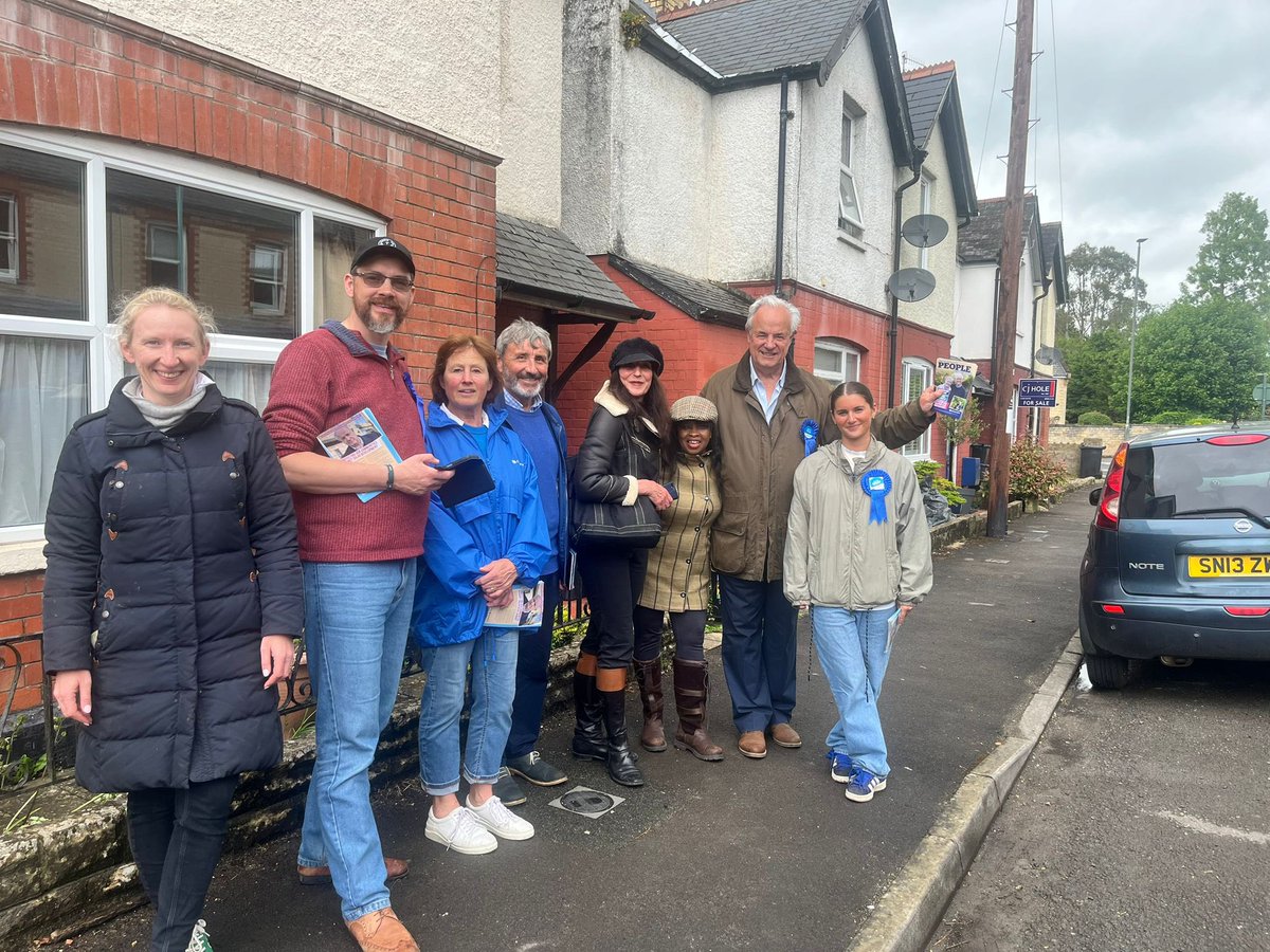 James Gray (@jgray) on Twitter photo 📍Cirencester 
Lots of ground covered in Chesterton, Watermoor and St Michaels yesterday with a top team. 📍Cirencester 
Lots of ground covered in Chesterton, Watermoor and St Michaels yesterday with a top team.