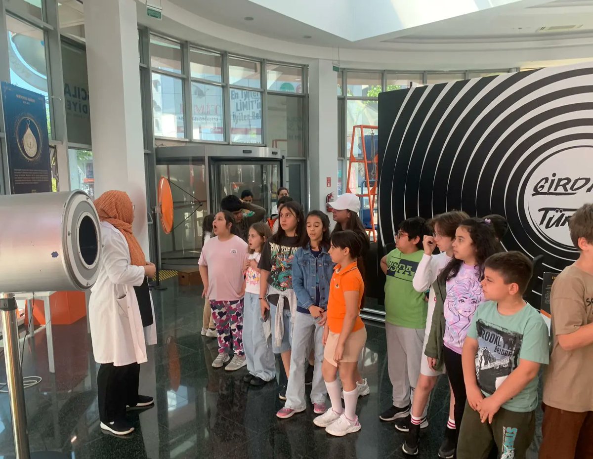 Sınıf öğrencilerimiz Fuat Sezgin Bilim Merkezi'nde  yaparak- yaşayarak öğrenme yoluyla birçok deney ve gözlem yaptı.<a href="/tcmeb/">Millî Eğitim Bakanlığı</a> <a href="/istanbulilmem/">İstanbul İl Millî Eğitim Müdürlüğü</a> <a href="/membakirkoy/">membakirkoy</a> <a href="/karzuoglu/">Kürşat ARZUOĞLU</a>