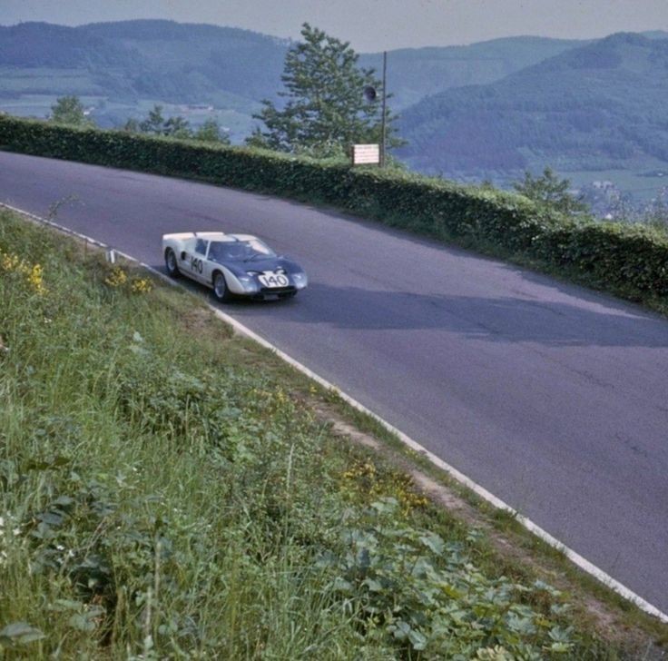 Nürburgring 1000kms 1964 

Phill Hill/Bruce McLaren-Ford GT40.

Race:DNF because of suspension problems.

#F1 #RetroGP #RetroF1 #Ford #Mclaren