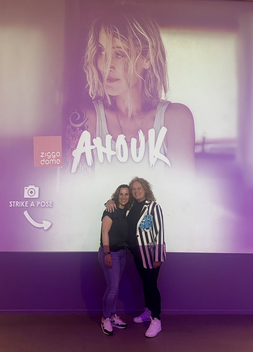 Claudia en Kim zijn zowel vanavond als zaterdag bij het concert van @Anouk in de #ZiggoDome 🙌 Veel plezier dames 🧡