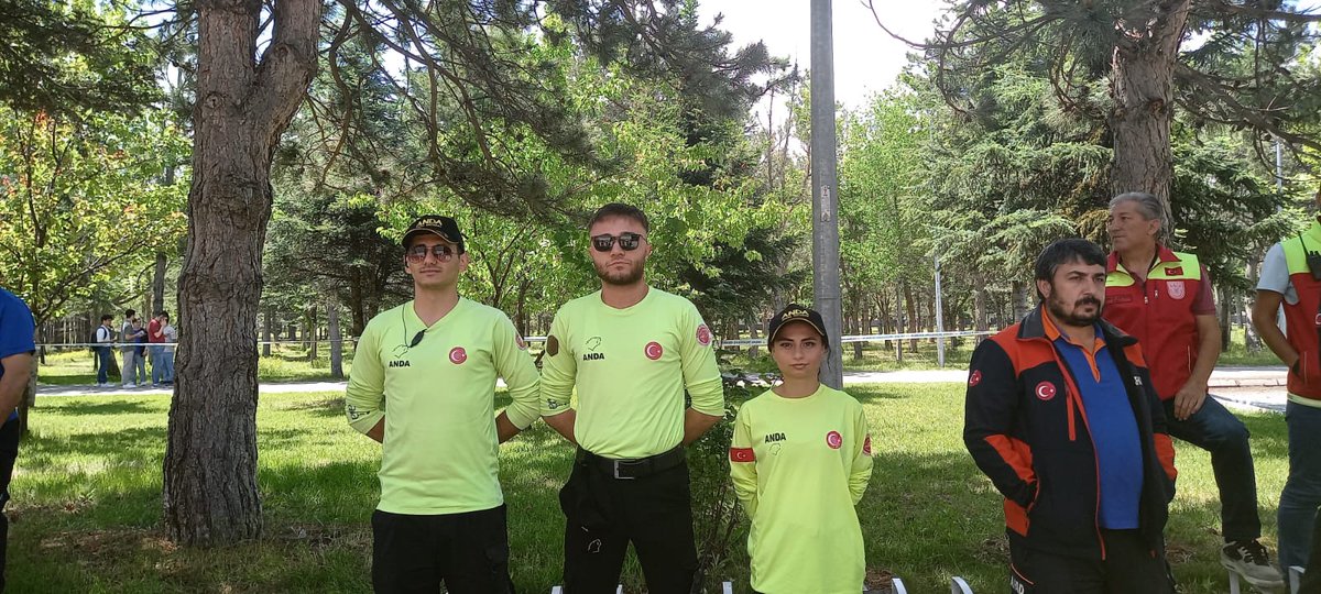 📚 TATBİKAT

Anda Kayseri Arama Kurtarma Ekibi olarak, Erciyes Üniversitesi Mühendislik Fakültesinde eğitim gören öğrencilere, AFAD koordinesinde 'Afet Farkındalık Eğitimi, Yangın ve Söndürme Eğitimi, Tahliye Planı' tatbikatı gerçekleştirildi.

#andaaramakurtarma #andayanında