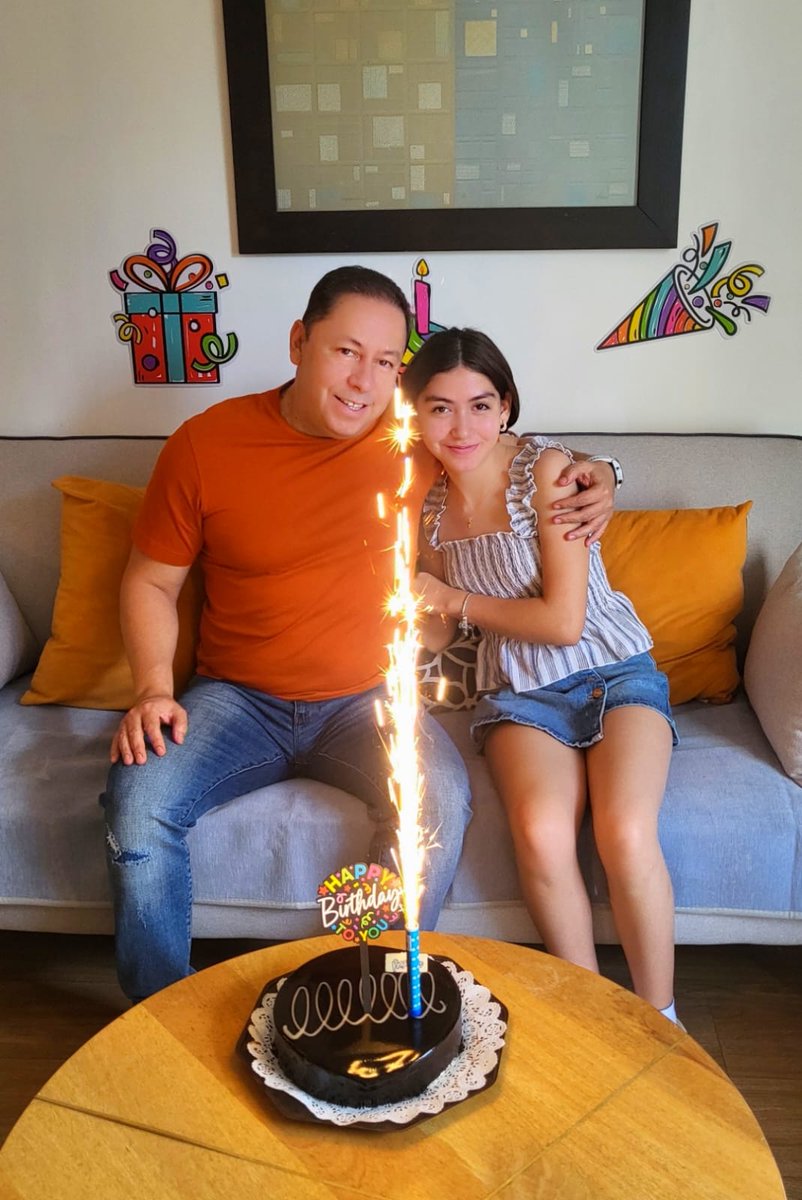 AngelSolisCar's tweet photo. Quiero agradecer a tod@s los que se tomaron el tiempo para hacerme llegar sus muestras de cariño con motivo de mi cumpleaños. Les abrazo fuerte. https://t.co/jHCdyA8c18