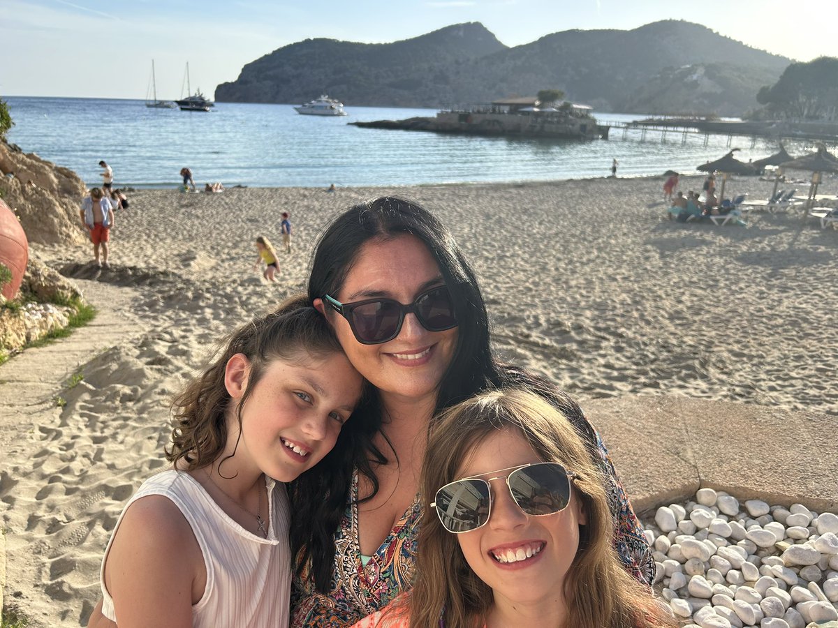 SLL079's tweet image. What a special day we’ve had celebrating these beauties. 10 years ago they blessed us with their birth. Loved every second of watching them grow into the girls that they are. #doublethejoy