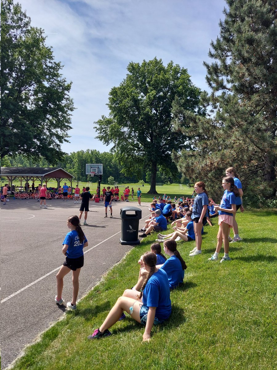 MrB_HTS's tweet photo. Reveur and 7th grade had a great time this past week! #gradebuddies #fieldday #bluehouse #rca https://t.co/VaS041zCyw