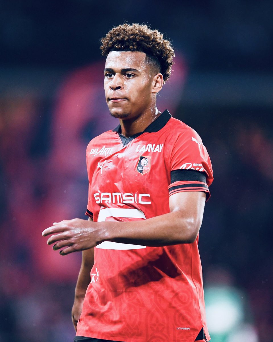 Stade Rennais superstar Désiré Doué is a one-of-a-kind player. Aesthetically, technically. Let him be the star he is🌟

Doué is an entertainer. An artist🎨

Give him freedom to run games, then sit back, relax and enjoy the beautiful picture he paints on the pitch🖼️

[THREAD]