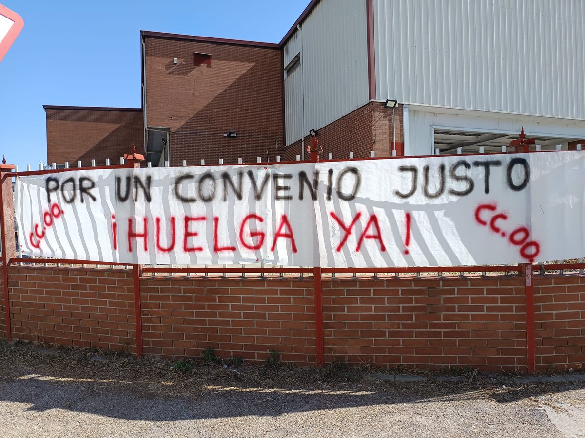 Selecta_Trab's tweet photo. Hoy en la delegación de @Selecta_spain en #Getafe comienzan las movilizaciones.

VAMOS A LA LUCHA POR UN CONVENIO DE GRUPO DIGNO.

@Selecta_spain NO ESCUCHA A SUS TRABAJADOR@S. QUEREMOS UNA NEGOCIACIÓN REAL, NO MÁS CAPOTAZOS. https://t.co/qnUbcDAagV