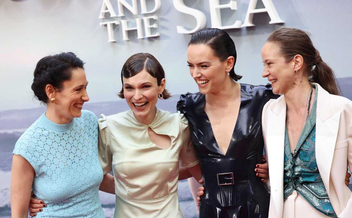 Queen Daisy Ridley, Sian Clifford, Tilda Cobham-Hervey, Daisy Ridley and Jeanette Hain at the Young Woman and the Sea premiere in London, England 🌊🌊🌊💖👑🌼💯#DaisyRidley #youngwomanandthesea