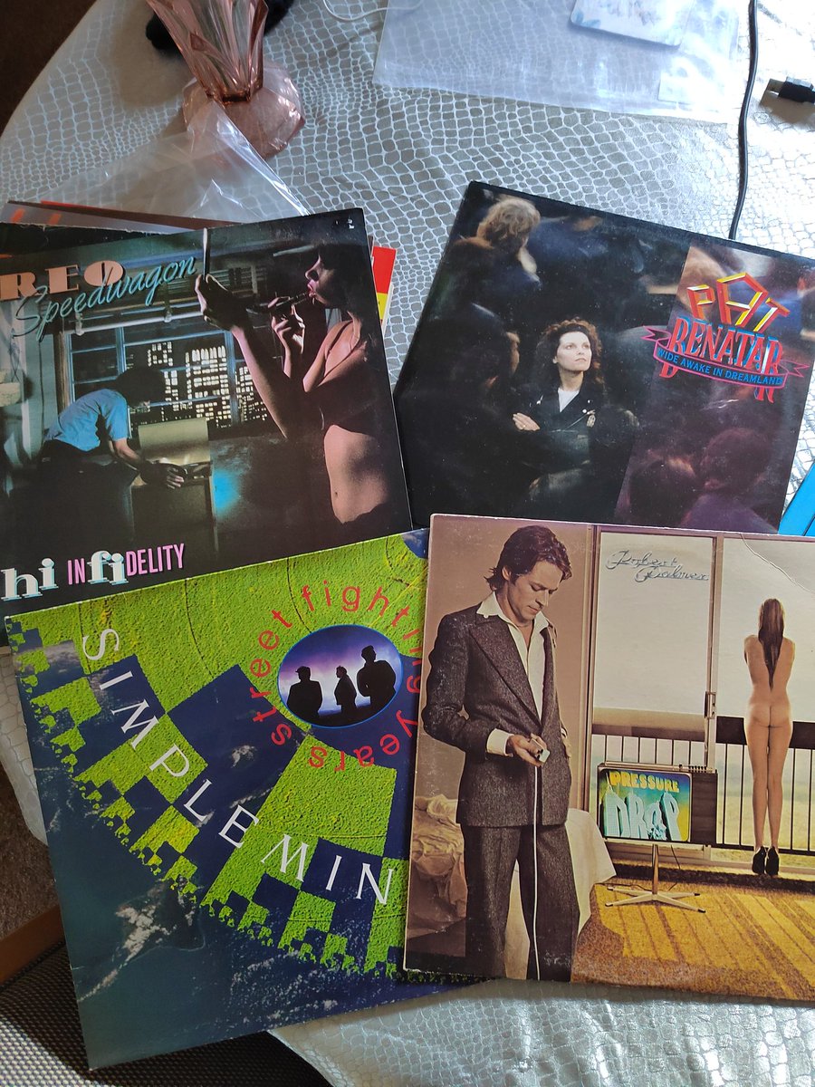 Tonight's Wednesday Vinyl selection is a real mix of sounds. REO Speedwagon Pat Benatar Simple Minds Robert Palmer (who used to be in a band called Vinegar Joe along with Elkie Brooks) #vinyladdict #vinylwednesday
