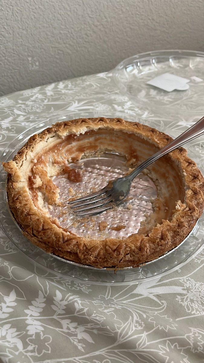 BornExopods's tweet photo. #pieupdate is finished. i ated pie. https://t.co/TFxcNaoWG6