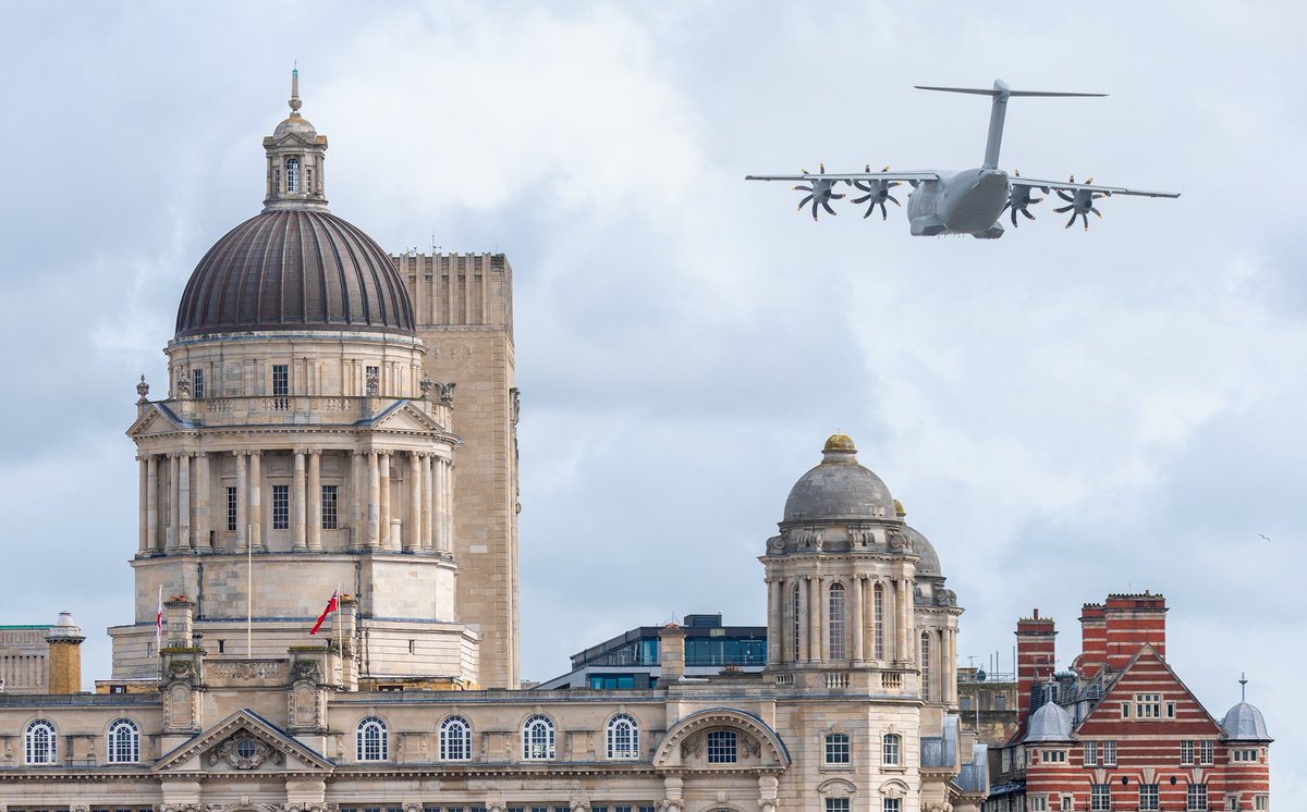 Low flying RAF aeroplane over #Liverpool.