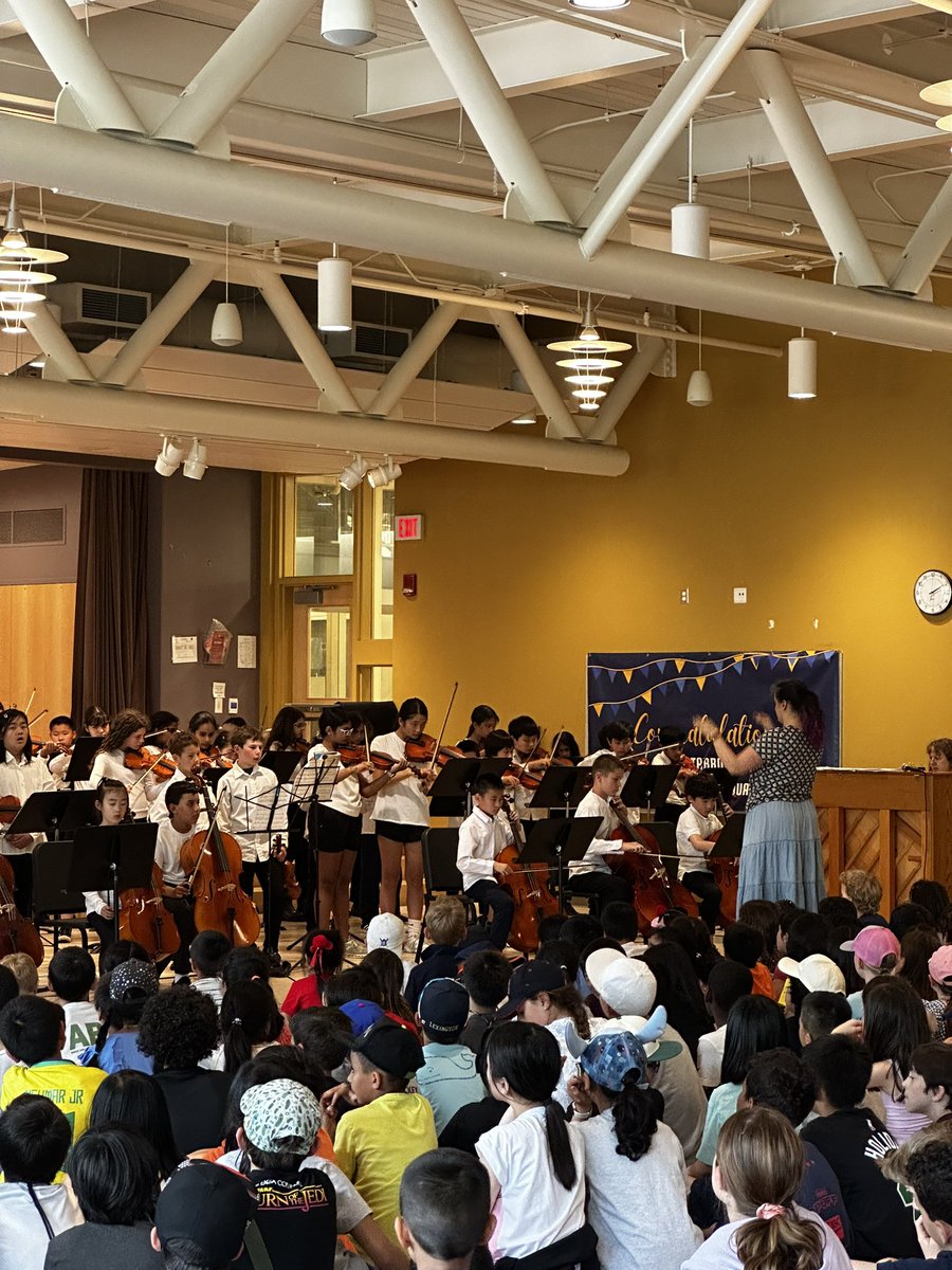 LexPerformArts's tweet image. Amazing job to the Estabrook Strings and Band students who performed an outstanding spring concert today! @lexingtonsuper @EstabrookSchool @NotesByMrsC @folmads