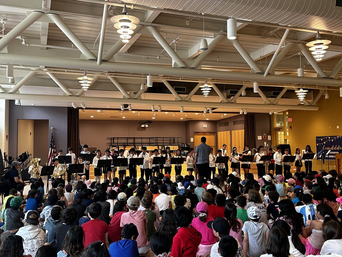 LexPerformArts's tweet image. Amazing job to the Estabrook Strings and Band students who performed an outstanding spring concert today! @lexingtonsuper @EstabrookSchool @NotesByMrsC @folmads