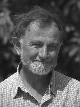 Honoured to represent @IBIS_journal at funeral of Dr Peter Jones today. Editor of IBIS (1988-93) and BOU Vice President (1993 -97). Union Medal citation from 2011: onlinelibrary.wiley.com/doi/full/10.11… Photo from IBIS/Oskar Brattström