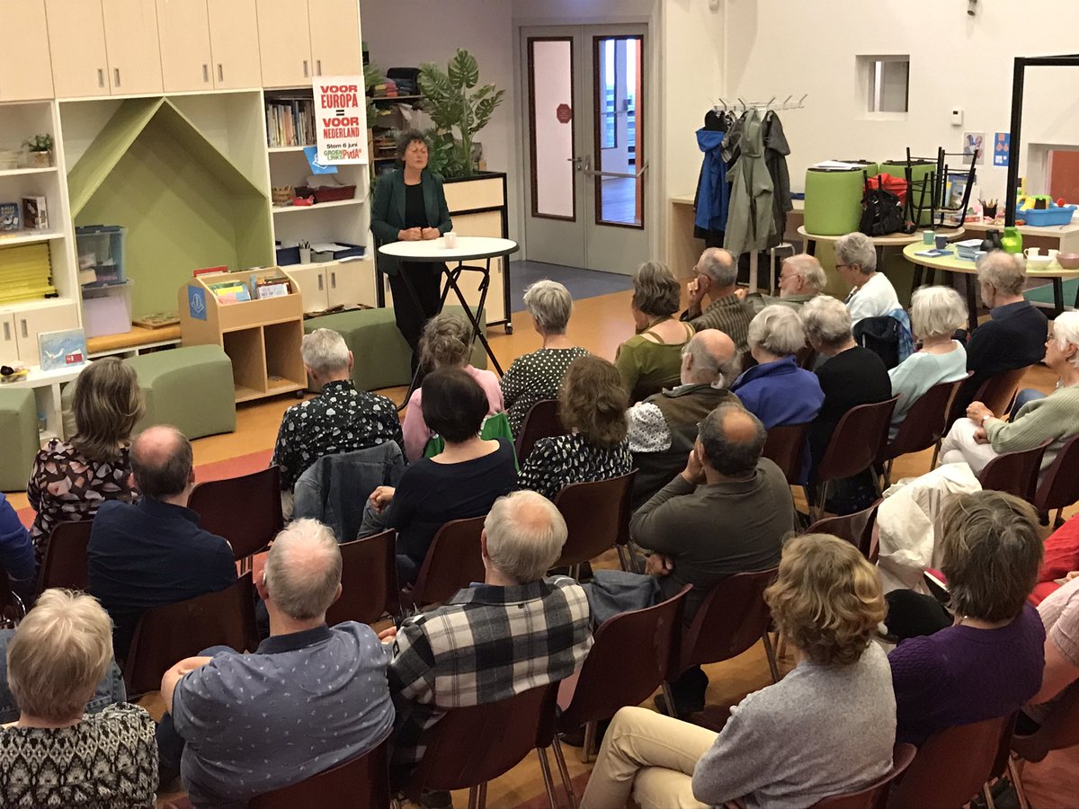 Goed bezochte bijeenkomst over Europese verkiezingen met Tineke Strik in Kloosterhof #Weurt #groenlinks en #pvda #Beuningen