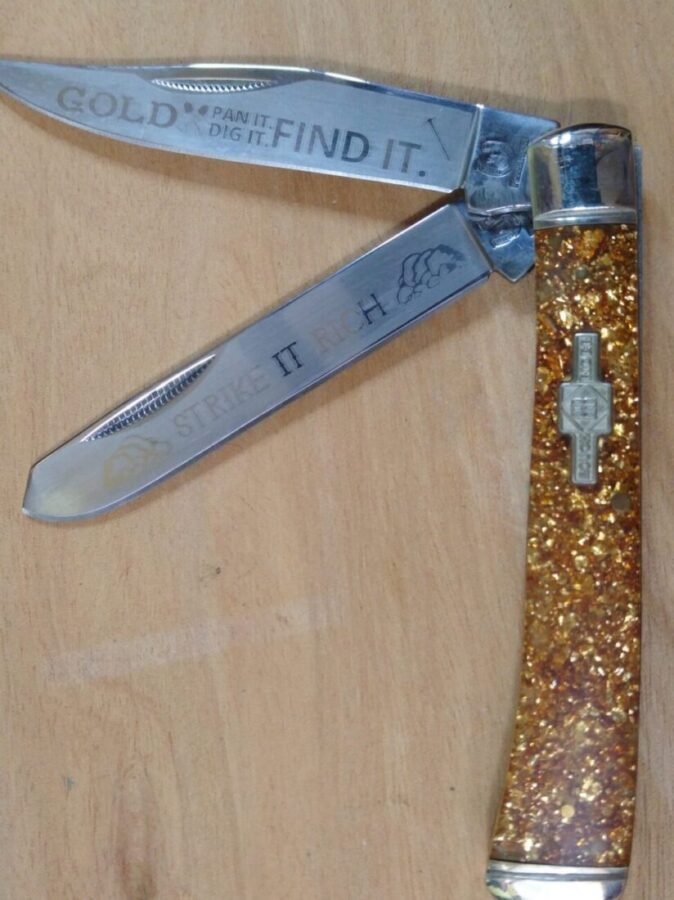 Rough Rider 'Strike It Rich' Gold Flake Acrylic Handle - Large 2 Blade Trapper Knife[New old stock]

~ price: $21.79 ~

 nostalgiaknives.com/home/shop/roug… 
#everydaycarry #pocketknife #knivesforsale #outdoorlife
#knifecollector