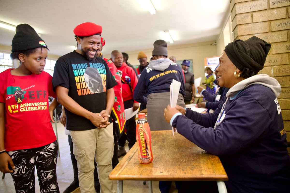 🚨Incase You Missed It🚨
EFF Gauteng Convenor, Commissar Dr. @MbuyiseniNdlozi casted his vote in Orange Farm earlier today after waiting for 3 hours with the community. #VoteEFF #MalemaForSAPresident #2024IsOur1994 #GautengForEFF