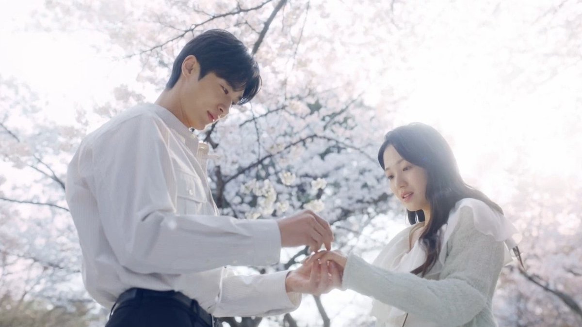 never moving on from sunjae hiding the ring among the petals on sol’s palm, there truly couldn’t have been a more beautiful and heartfelt way to propose. their wish under the cherry blossoms during college was granted and now they get to make a promise of staying together forever