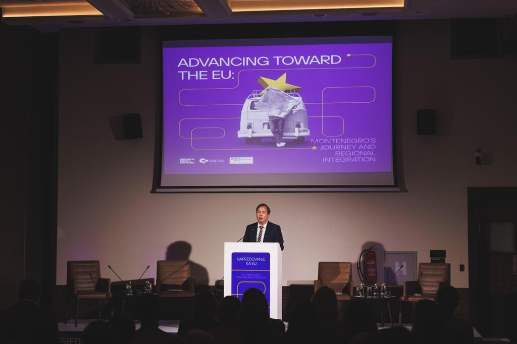 FES Beograd tweet media