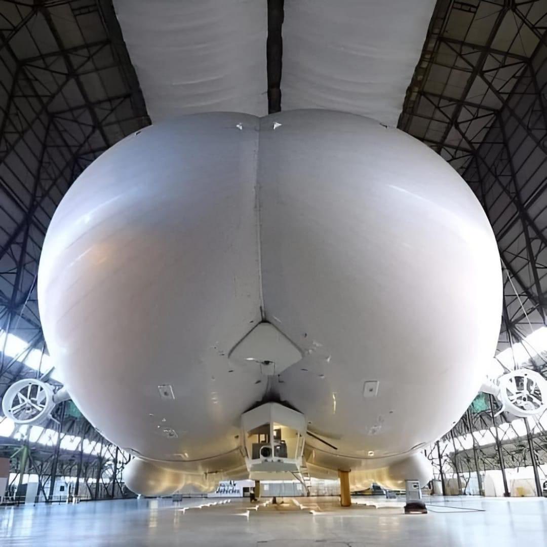 UberFacts's tweet image. This is the largest aircraft in the world — the Airlander 10
