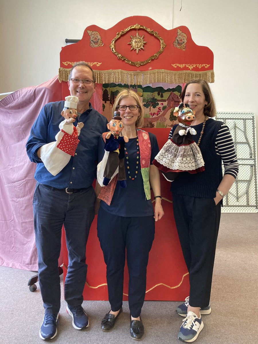 Thanks to everyone who came to our pre #EmpathyDay puppet show today at #CentralLibrary. After the show we created fantastic veggie pizzas & handed out the QR code poster for the Empathy Family and Caregiver Activity Pack: empathylab.uk/family-activit…. Lovely afternoon! @EmpathyLabUK