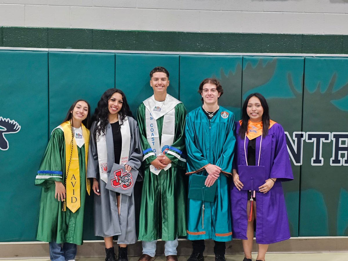 MMartinez_MMS's tweet image. Bittersweet day in #MooseCountry as we finally got to reunite with our #MMS #classof2020, the class that never got to say goodbye. Thank you for bringing the closure we didn't know we needed as teachers and as parents. Love our baby Moose. 🫎 @Montwood_MS @MontwoodHS