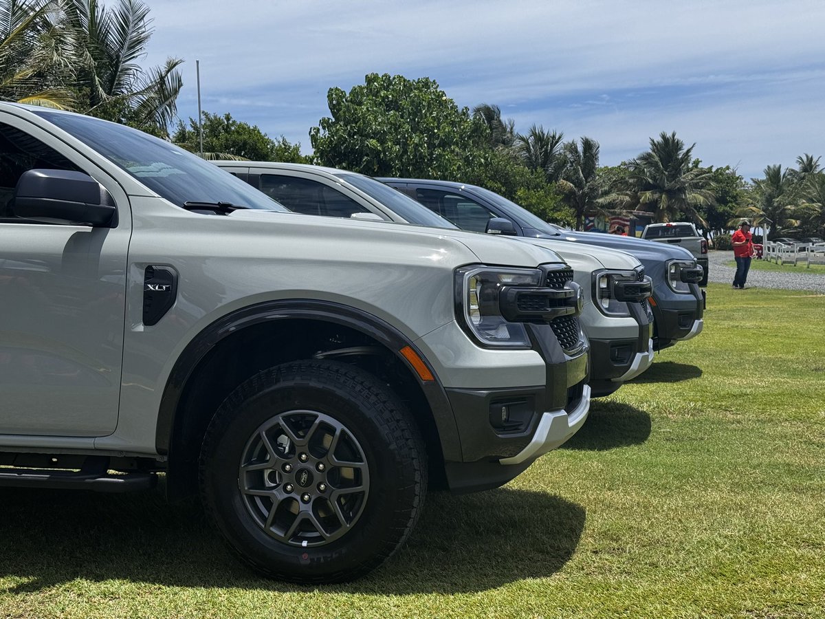 OverdriveNewsPR's tweet image. Hoy nos encontramos probando la Ford Ranger 2024.

La Ranger ahora pasa a la plataforma de la Bronco pero retiene el motor 2.3 litros turbo de 4 cilindros y transmisión de 10 velocidades. 

Precios comienzan en $42,495 por la Ranger y $74,995 por la Raptor. 

#OverdriveNews