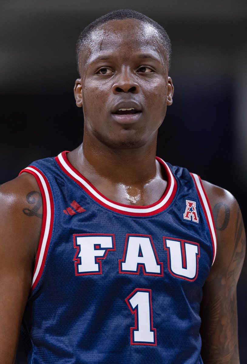 Guard Johnell Davis is withdrawing from the 2024 NBA Draft to play his final college basketball season at Arkansas, sources tell ESPN. Davis averaged 18.2 points on 41 percent three-point shooting for Florida Atlantic last season.